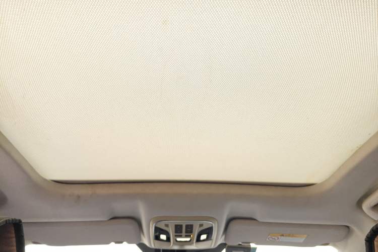 Used Haval H6 2017 Blue Label 2.0T Automatic Two-Wheel Drive Luxury Model Headliner