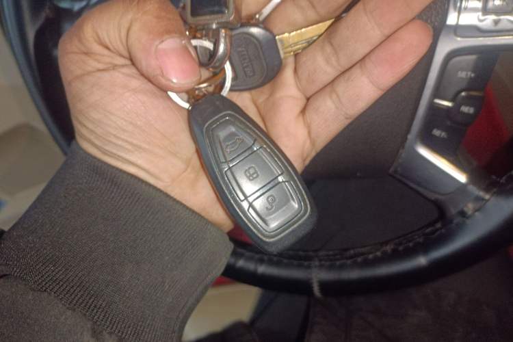 Used Ford Mondeo 2010 2.3L Luxury Version
