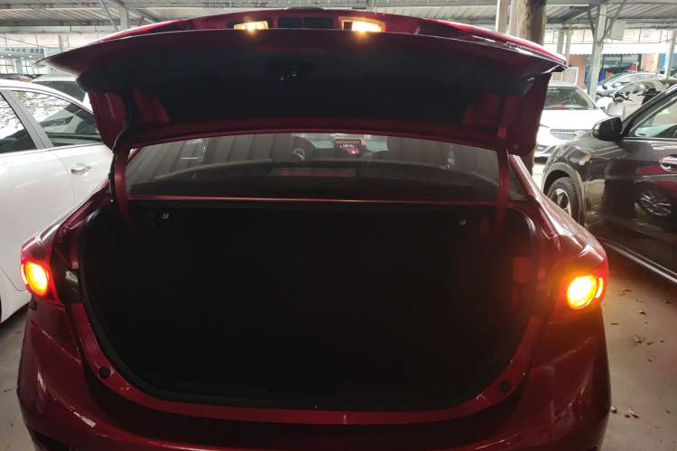 Used Mazda 3 Axela 2017 Sedan 1.5L Automatic Comfort Model Emission Standard China V Trunk