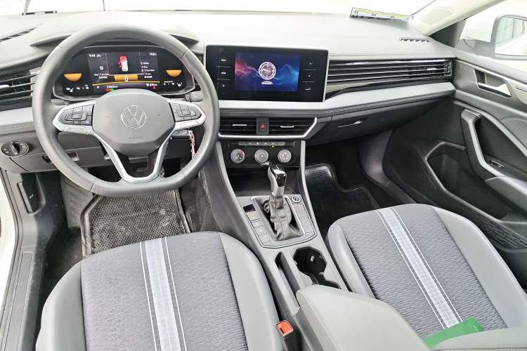 Used Volkswagen Sagitar 2024 200TSI DSG Flyover Edition Center Console