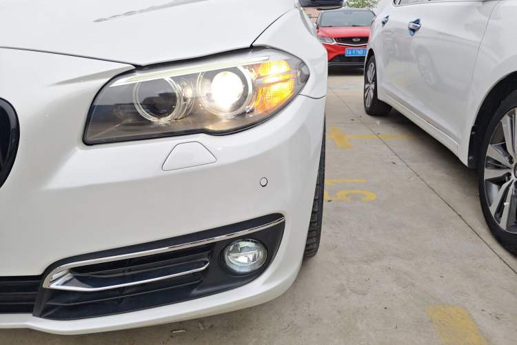 Used BMW 5 Series 2014 525Li Luxury Design Package Left Front Headlight