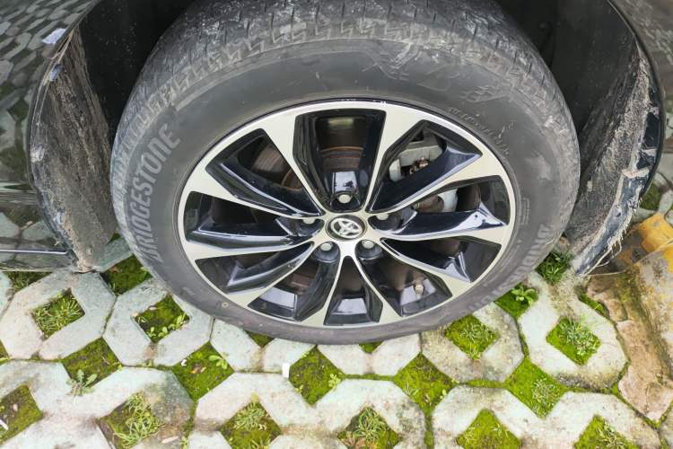 Used Toyota Avalon 2023 Dual-Engine 2.5L Luxury Edition Right Front Wheel Hub