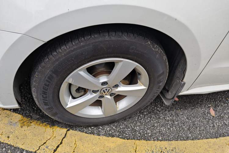 Used Volkswagen Lavida 2013 Revised Classic 1.6L Automatic Fashion Edition Exterior 4