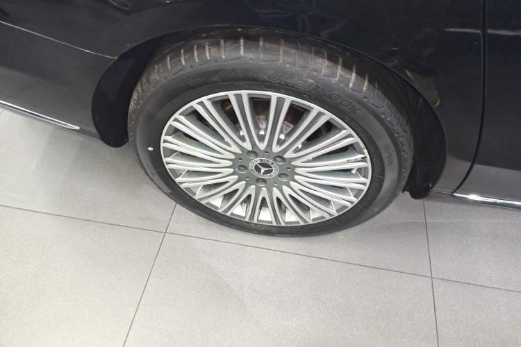 Used Mercedes-Benz E-Class 2020 Facelift E 300 L Stylish Edition Exterior 5