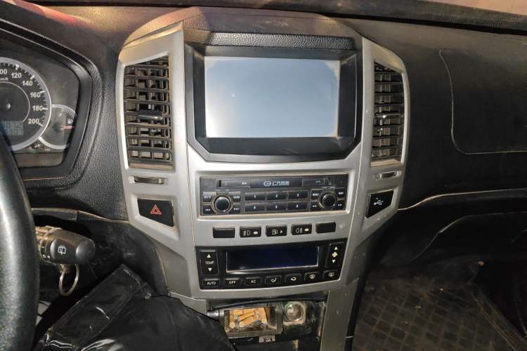 Used GAC Gonow Aoosed GX5 2012 2.4L Manual Gasoline 4x4 with Sunroof Audio And AC Panel