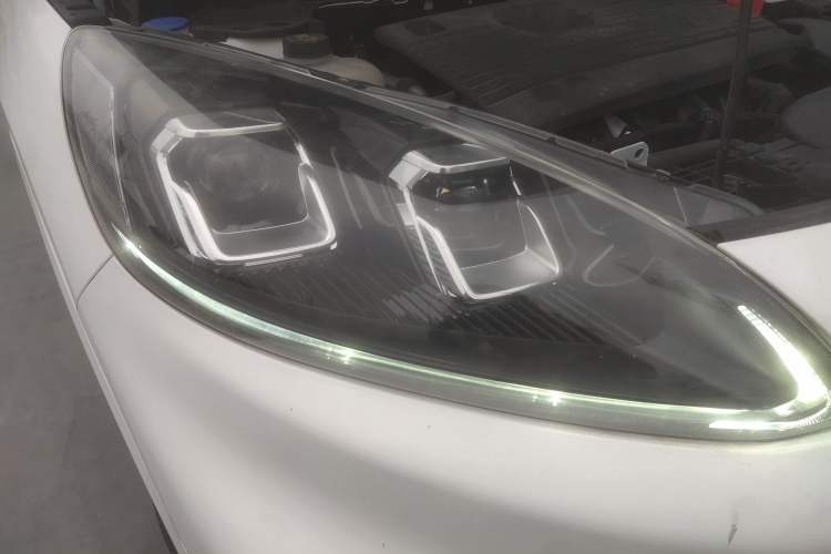 Used Ford Escape 2020 EcoBoost 245 Four-Wheel Drive ST-LINE Deluxe Edition Right Front Headlight