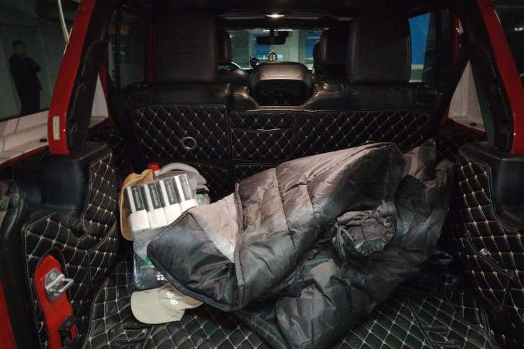 Used Jeep Wrangler 2018 2.0T Sahara Four-Door Edition Trunk