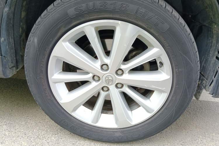 Used Toyota Highlander 2012 3.5L 4x4 7-Seater Luxury Edition Right Front Wheel Hub