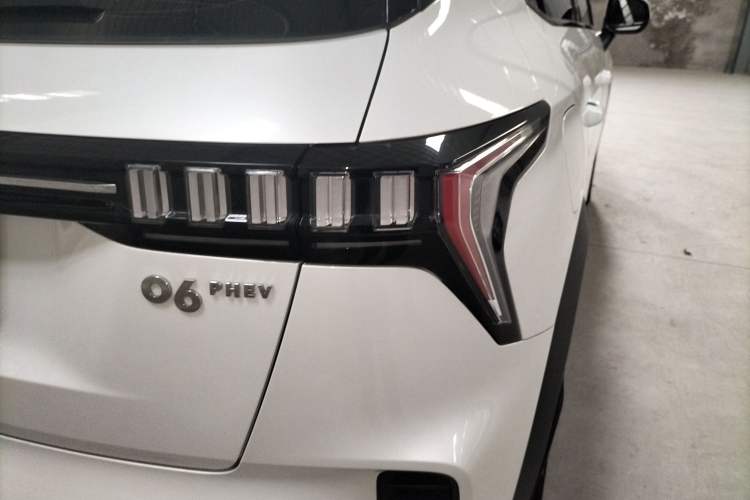 Used Lynk & Co 06 EM-P 2022 PHEV 84 km Range Pro Version