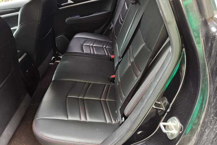 Used Dongfeng Aeolus AX7 2016 2.0L Automatic Zhiyi Trim
