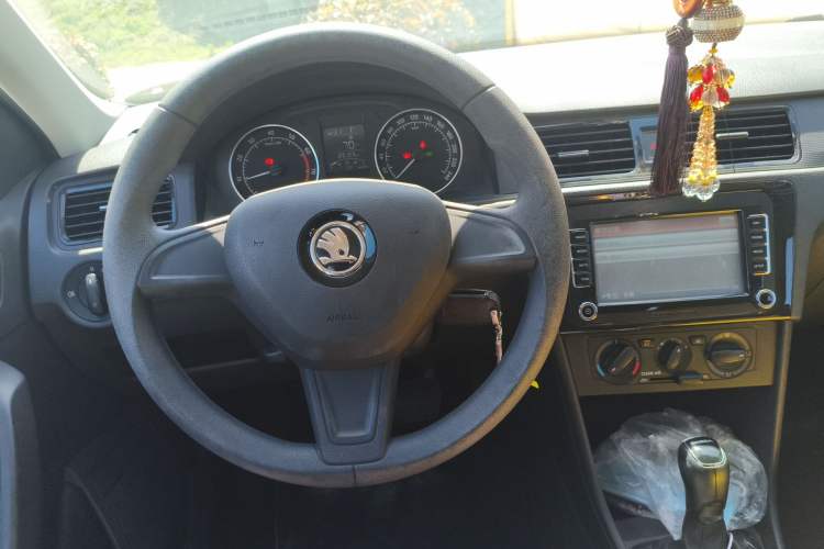 Used Skoda Rapid Spaceback 2016 Revised Version 1.6L Automatic Front-Drive Edition Steering Wheel