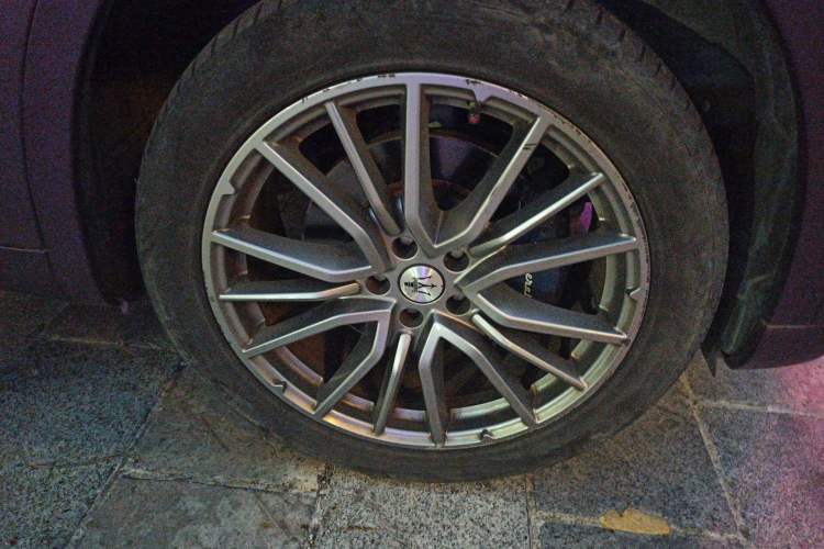 Used Maserati Levante 2019 3.0T Standard Version China VI Right Front Wheel Hub