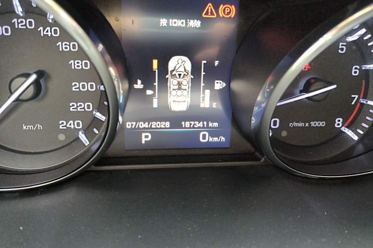 Used Land Rover Discovery Sport 2016 2.0T SE Odometer Close Up