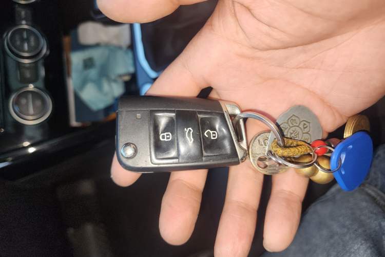 Used Volkswagen Tayron 2019 330TSI Two-Wheel-Drive Luxury Version China V Emission Standard Vehicle Key