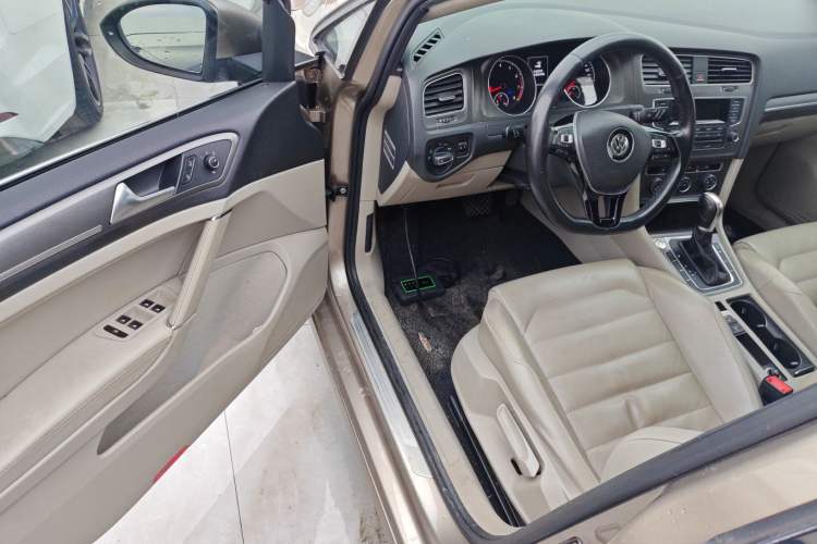 Used Volkswagen Golf 2014 1.4TSI Automatic Luxury Model Driver Seat