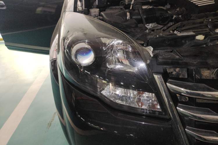 Used Haval H5 Classic 2015 2.0T Manual 4x4 Elite Edition Right Front Headlight