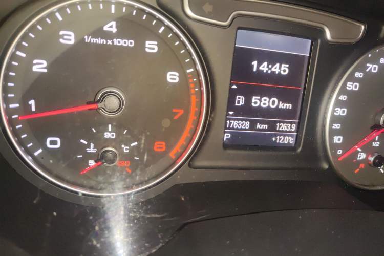 Used Audi Q3 2015 35 TFSI quattro Technology Edition Odometer Close Up