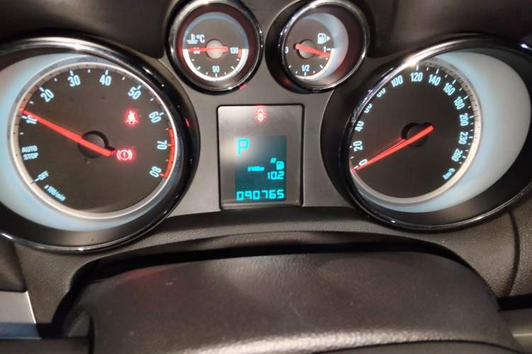 Used Buick Encore 2015 1.4T Automatic Two-Wheel Drive Urban Elite Version