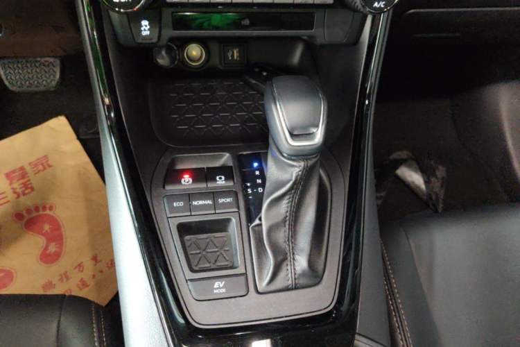 Used Toyota Wildlander 2024 Dual-Motor 2.5L E-CVT Two-Wheel Drive Luxury PLUS Edition Gear Lever