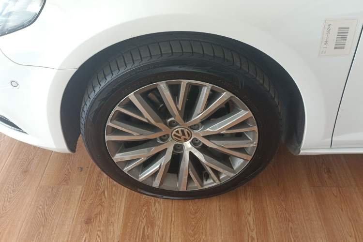 Used Volkswagen FAW-Volkswagen CC 2016 1.8TSI Luxury Model Left Front Wheel Hub