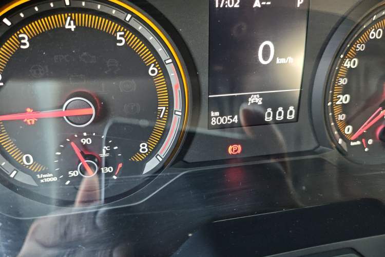 Used Volkswagen Tharu 2021 280TSI Two-Wheel-Drive Luxury Plus Edition Odometer Close Up