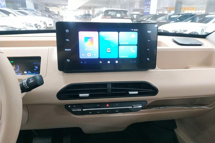 Used Geely Galaxy Panda 2023 Panda Mini 200km Endurance Bear Audio And AC Panel