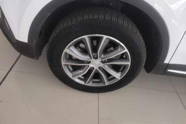 Used Geely Auto Emgrand X7 Sport 2018 1.8TD Automatic Two-Wheel Drive Zhiya Model Left Front Wheel Hub