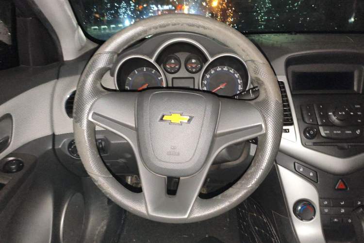 Used Chevrolet Cruze 2012 1.8L SE AT Steering Wheel