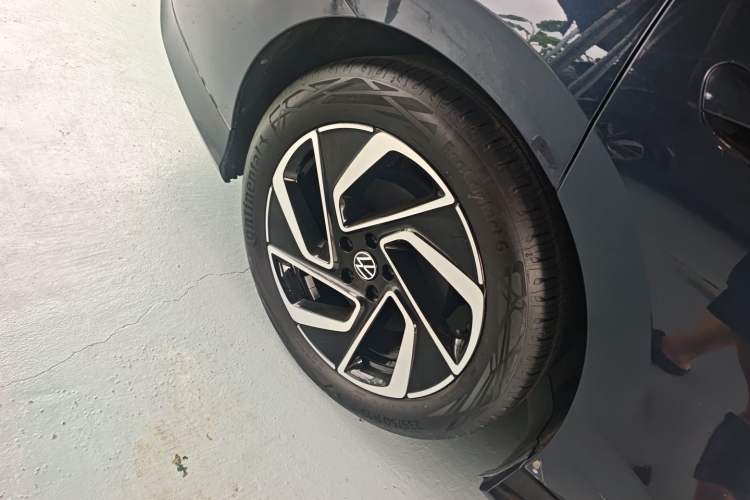 Used Volkswagen ID.7 VIZZION 2024 PRO Model Right Rear Wheel Hub