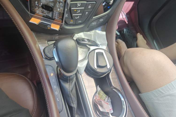 Used Buick Envision 2017 28T Four-Wheel Drive Elite Model Gear Lever