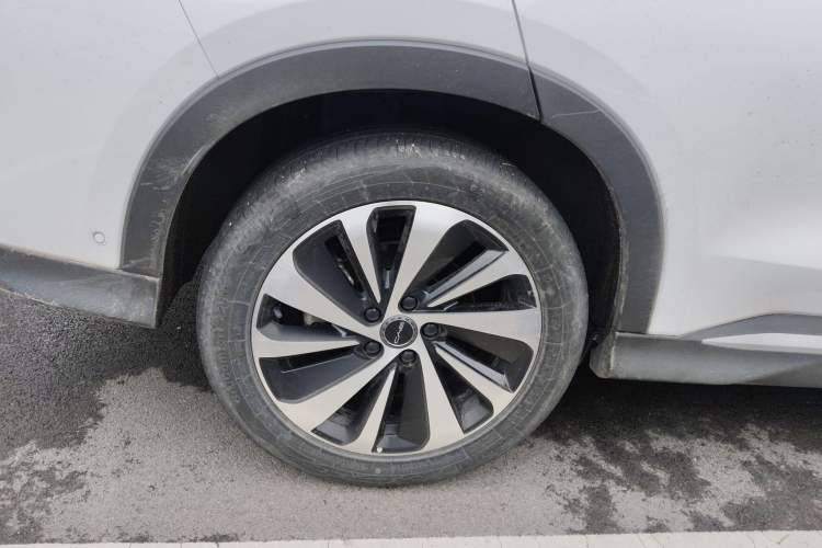 Used BYD Song PLUS New Energy 2023 Champion Edition EV 605KM Flagship PLUS Right Rear Wheel Hub