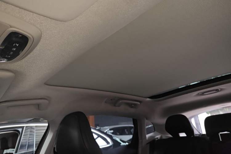 Used Volvo V40 2015 1.6T Zhiyi Edition
