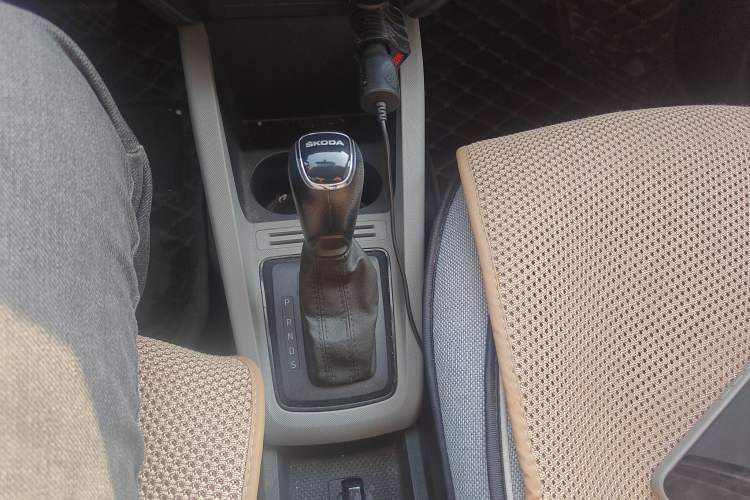 Used Skoda Fabia 2017 1.4L Automatic Car Enjoy Edition Gear Lever