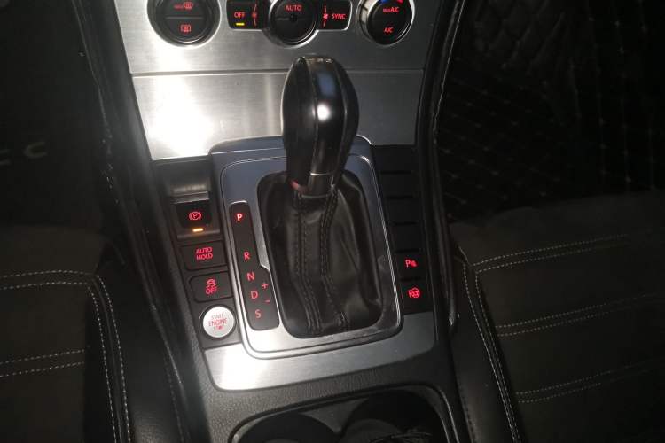 Used Volkswagen FAW-Volkswagen CC 2013 2.0 TSI Luxury Model Gear Lever