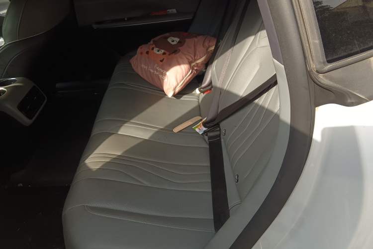 Used Geely Galaxy E8 2024 665 km Range Rear-Drive Starship Long-Range Version
