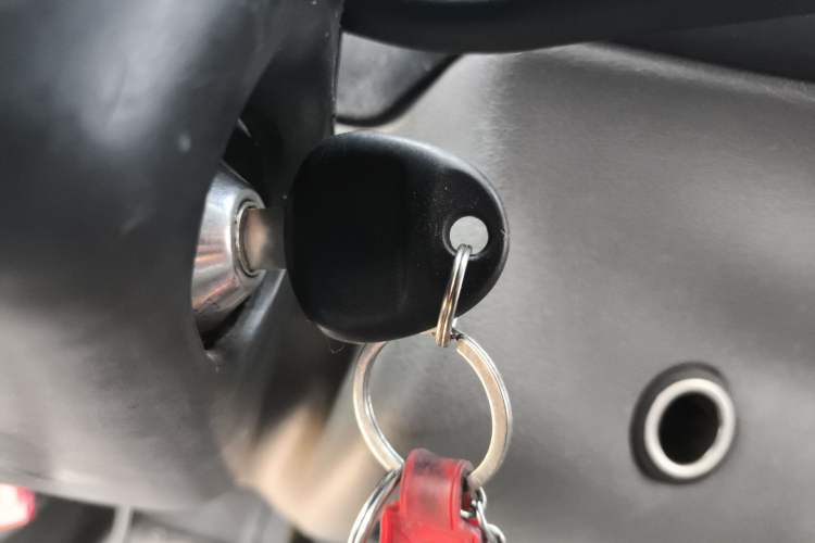 Used JMC Transit 2017 2.8T Commercial Version Short Wheelbase Mid-Roof 6/7/8-Seater JX493 Vehicle Key