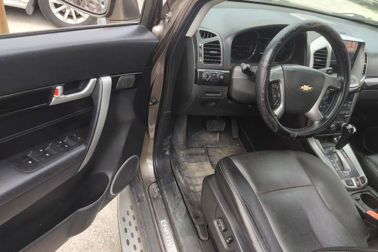 Used Chevrolet Captiva 2017 2.4L 4x4 Flagship Edition 7-Seater
