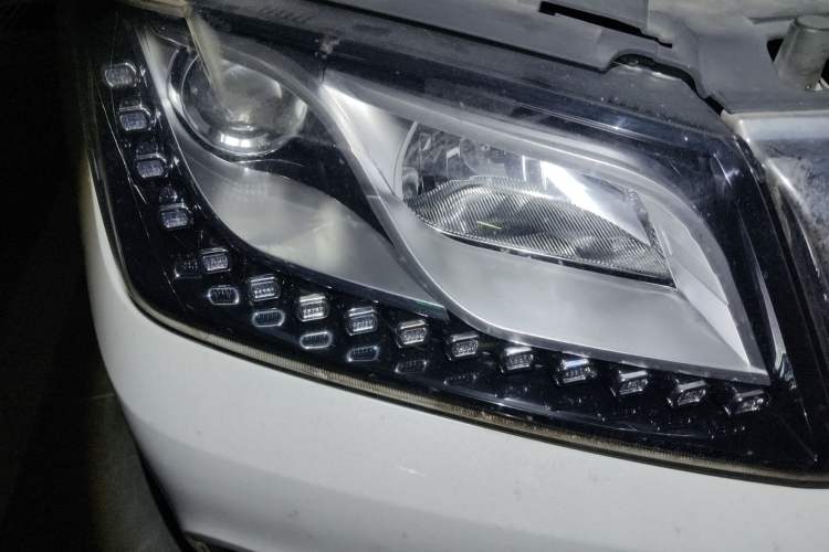 Used Haval H2 2017 Red-Label 1.5T Manual Two-Wheel Drive Luxury Model Right Front Headlight