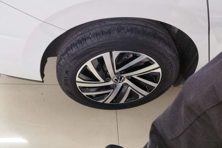 Used Volkswagen Lavida 2024 300TSI DSG Starry Sky Leading Edition Right Rear Wheel Hub