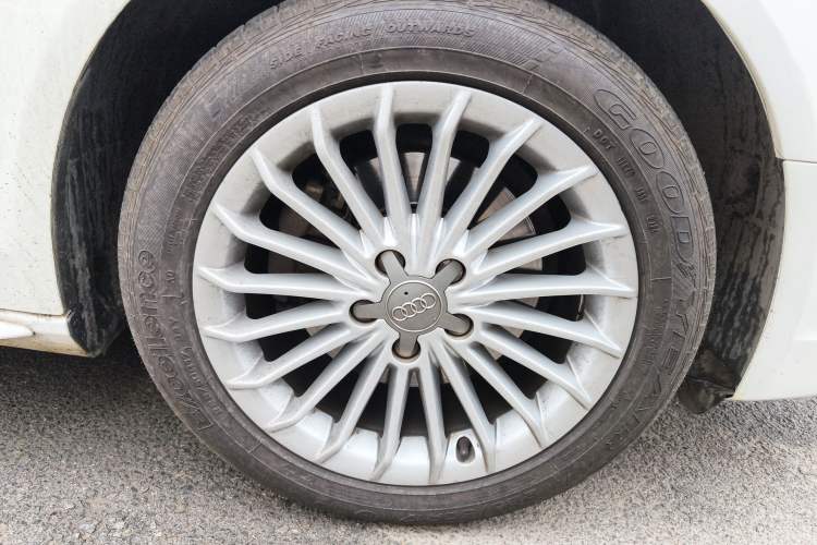 Used Audi A4L 2016 35 TFSI Collection Edition S line Comfort Model Right Front Wheel Hub