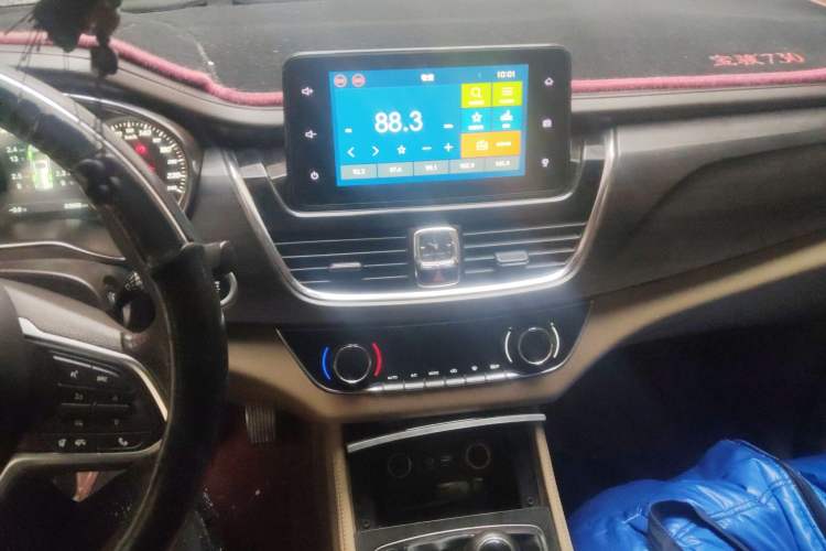 Used Baojun 730 2017 1.5T Manual Prestige Version 7 Seats Audio And AC Panel