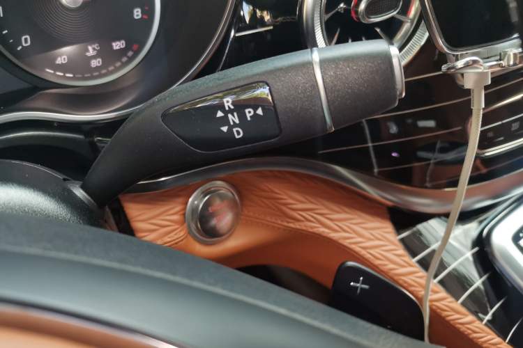 Used Mercedes-Benz V-Class 2022 V 260 Avantgarde Edition
