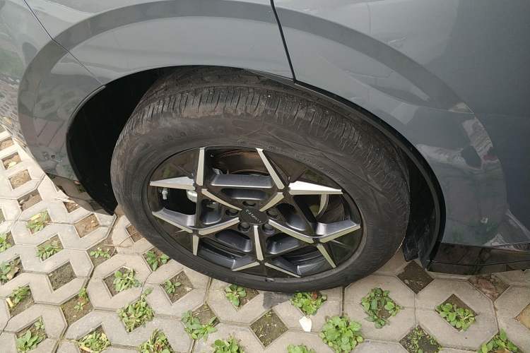 Used Lynk & Co Z20 2025 530 km Range Rear-Wheel Drive Max Right Rear Wheel Hub