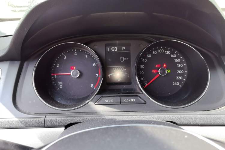 Used Volkswagen Lavida 2015 1.6L Automatic Comfort Edition Instrument Cluster