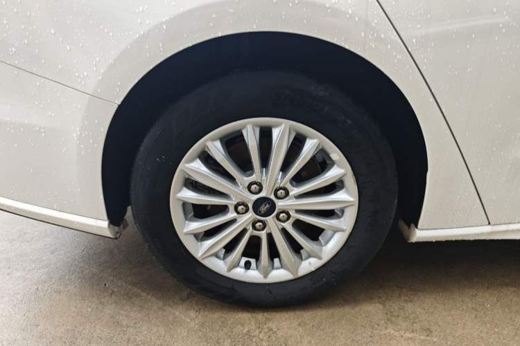 Used Ford Focus 2020 Sedan EcoBoost 180 Automatic Trend Edition Right Rear Wheel Hub