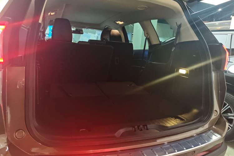 Used Ford Edge 2018 EcoBoost 245 Two-Wheel-Drive Titanium 7-Seater China VI Standard