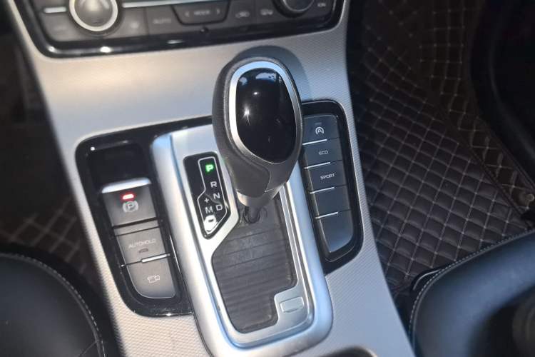 Used Geely Auto Emgrand GS 2018 Lingchao Edition 1.4T Automatic Zunshang Smart Connectivity Model Gear Lever