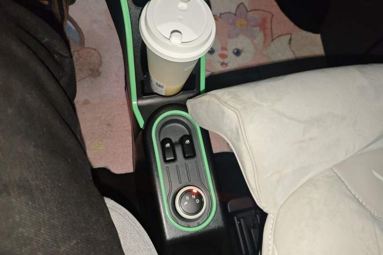 Used Wuling Hongguang MINIEV 2021 Macaron Fashion Model Lithium Iron Phosphate Gear Lever