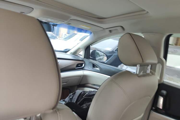 Used Buick GL8 2021 Land Cruiser Executive Class 652T Luxury Model