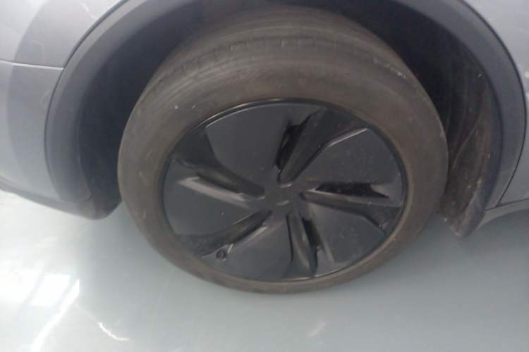 Used Tesla Model Y 2025 Rear-Wheel-Drive Version Right Rear Wheel Hub